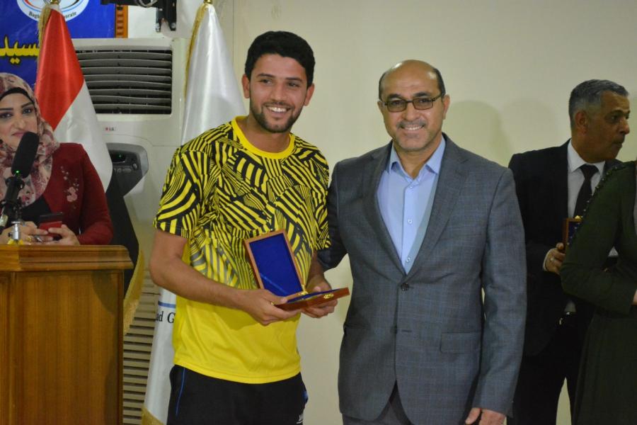 محافظ بغداد يكرم الفرق الفائزة في نهائي البطولة الكروية الاولى لدوري الرديف