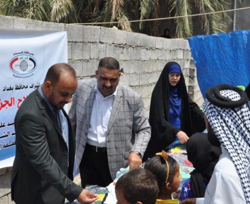 برعاية محافظ بغداد المهندس فلاح الجزائري تم توزيع كسوة العيد للايتام والعوائل المتعففة وعوائل الشهداء في منطقة الزعفرانية.