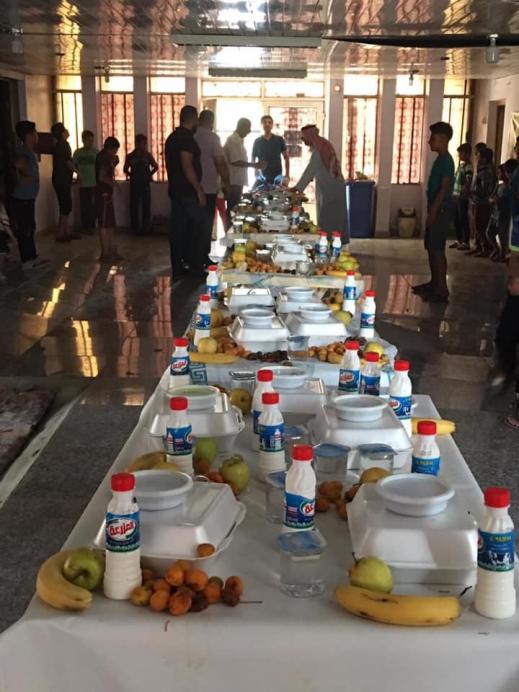 منتدى الراشدية يقيم اكبر مأدبة افطار جماعي للايتام ويوزع السلات الغذائية لعوائل الشهداء