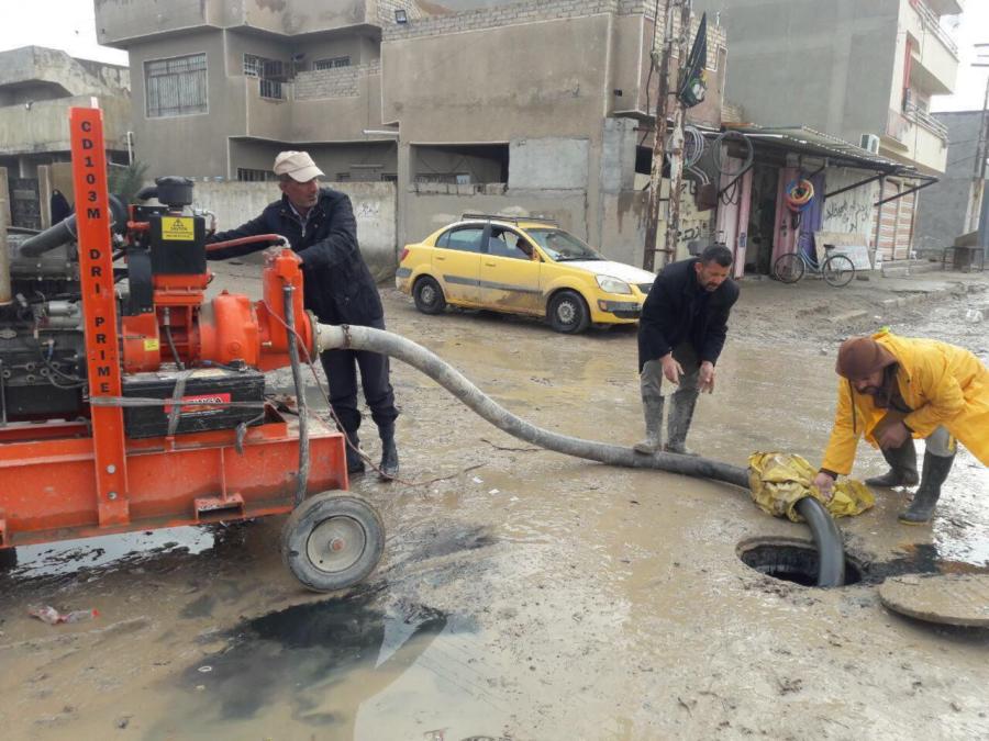 محافظ بغداد يوجه باستنفار الجهد الالي لمديرية مجاري محافظة بغداد لسحب مياه الامطار
