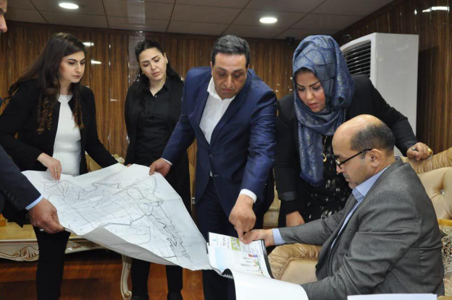 محافظ بغداد يبحث مع وفد مجموعة شركة( انرو كروب التركية)امكانية تنفيذ مشروع اطول برج سكني في الشرق الاوسط.